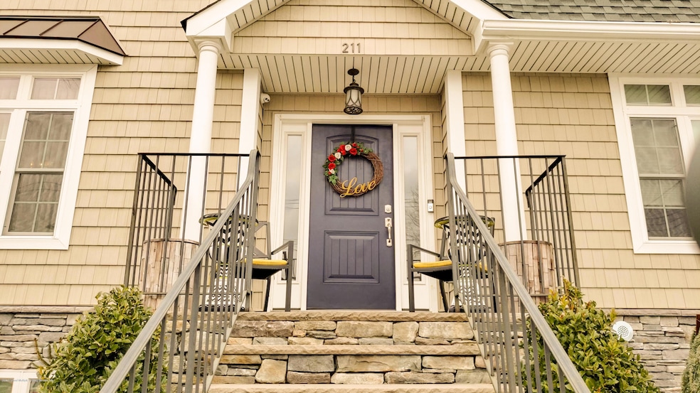 211 Chandler Ave, Staten Island, NY 10314 - photo 1