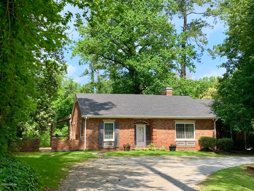560 Pinecrest Rd