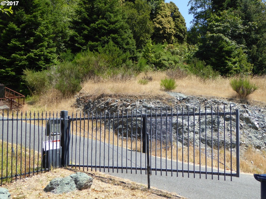 94402 Bear Mountain Rd unit 102, Gold Beach, OR 97444 - photo 1