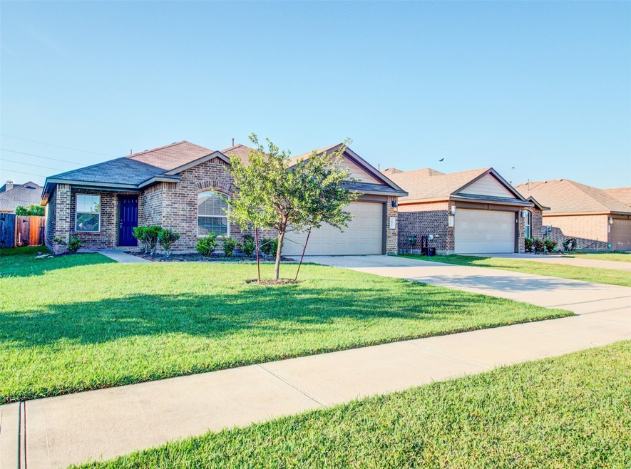 Quaint 4 bedroom, 2 bath, 2 car garage, DR Horton Express home on a cul-de-sac street. Tamarron has incredible amenities for all ages.