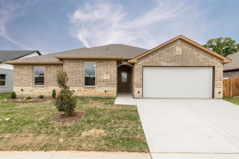 908 Avagail Ave, Springtown, TX 76082 - photo 1