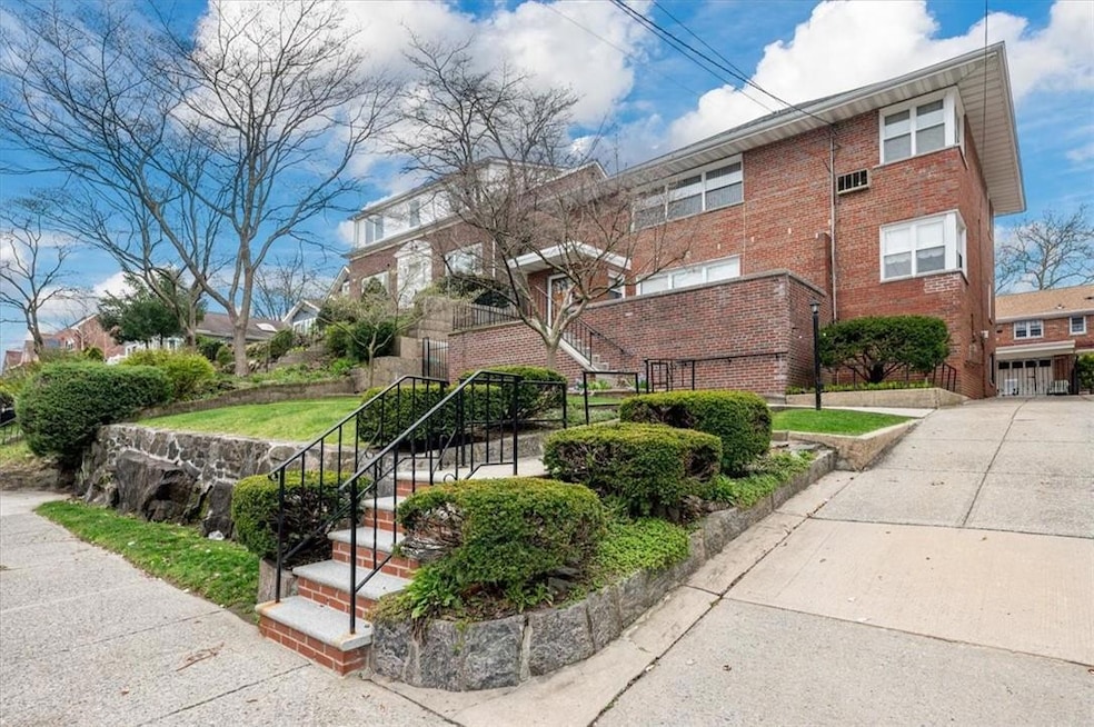 Sold $1,150,000 • Co-Listing Agent