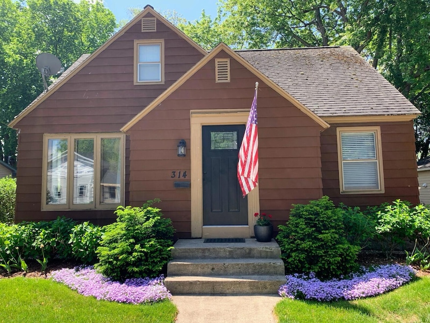 314 W 14th St, Holland, MI 49423 - photo 1