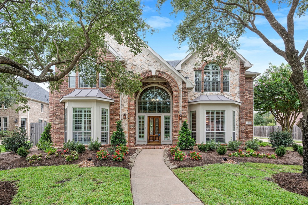 Welcome to 13711 Magnolia Manor.