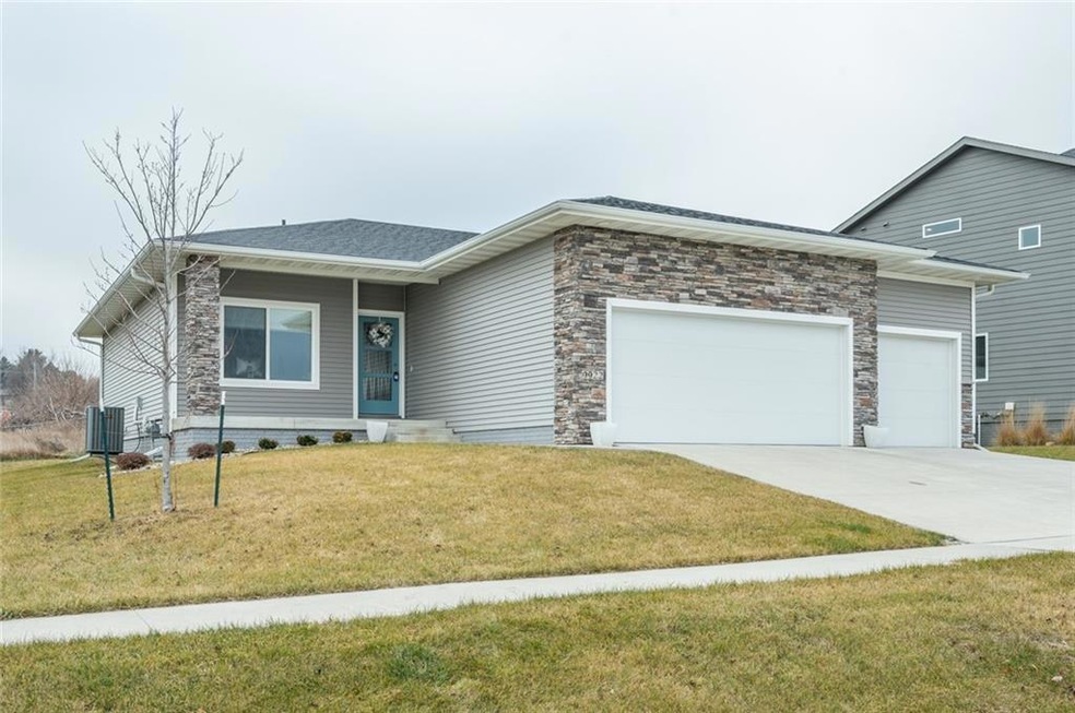 9922 Marnewood Dr, Johnston, IA 50131 - photo 1