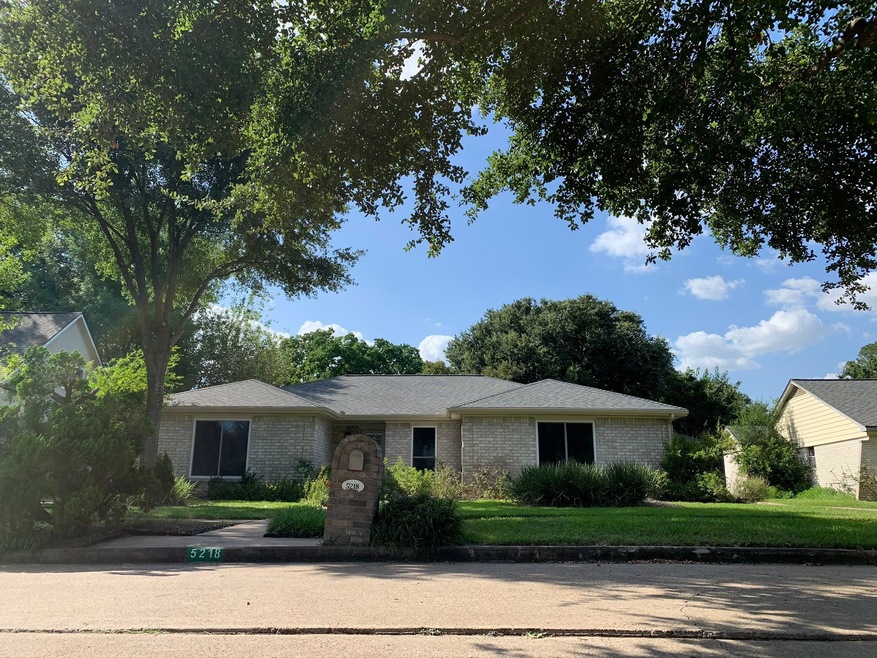 5218 Moss Glenn Ln, Houston, TX 77088 - photo 1