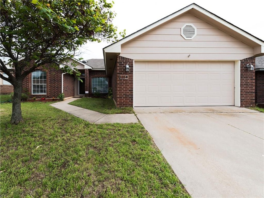 620 Coopers Hawk Dr, Norman, OK 73072 - photo 1