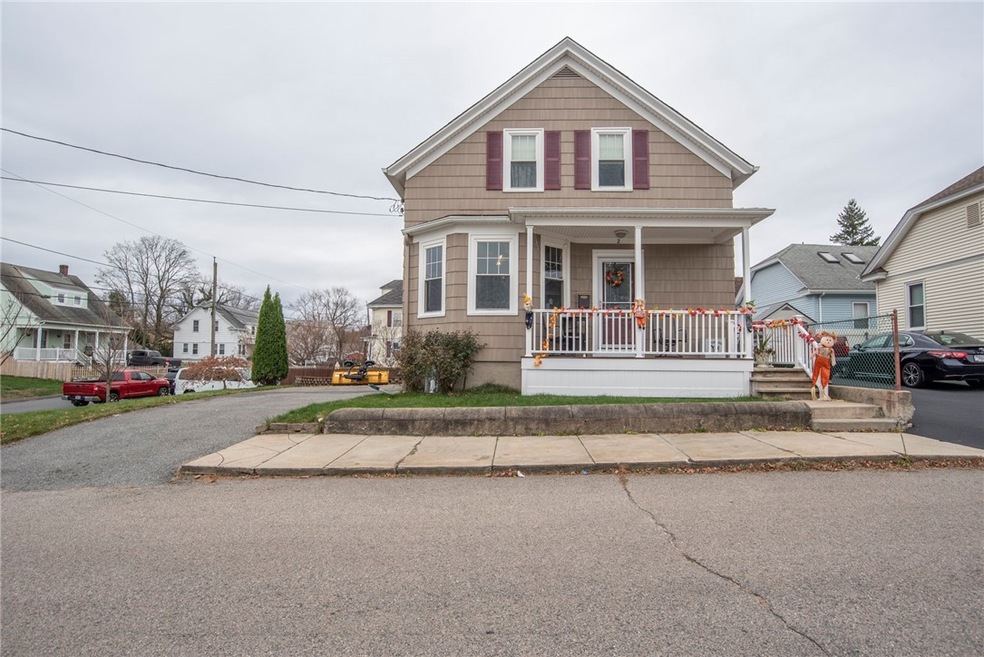 Spacious Colonial with 4 bedrooms and 2 full bathr