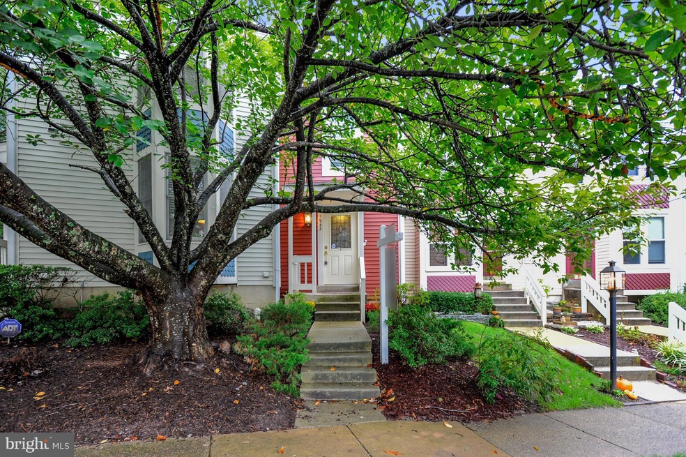 11943 Hollowwind Ct, Reston, VA 20194 - photo 1