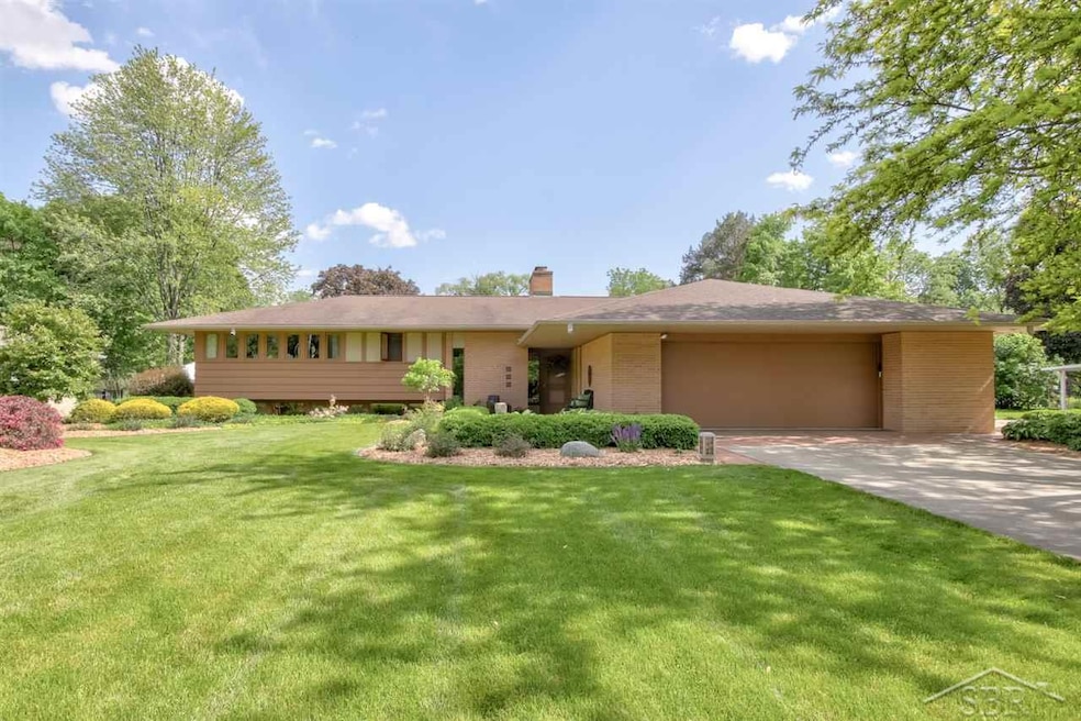 725 W Tuscola St, Frankenmuth, MI 48734 - photo 1