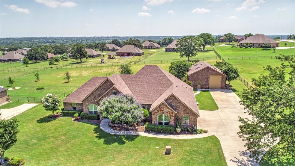 155 Ellis Creek Dr, Weatherford, TX 76085 - photo 1