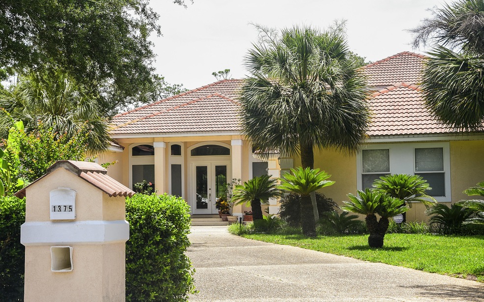 1375 Windward Ln, Niceville, FL 32578 - photo 1