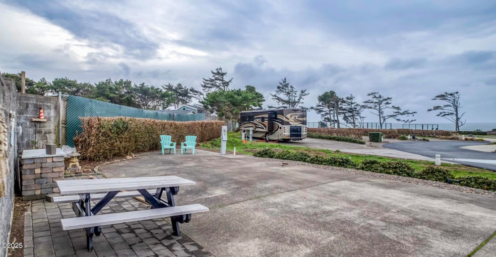 191 N Coast Hwy, Newport, OR 97365 - photo 1