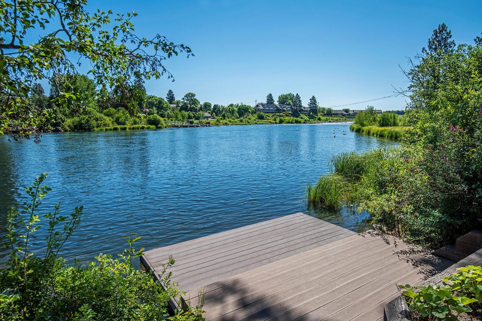 10 NW Allen Rd Bend OR 97701-large-069-0