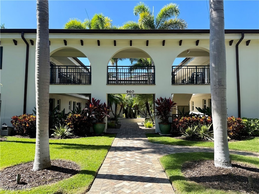 960 7th St S unit 202, Naples, FL 34102 - photo 1