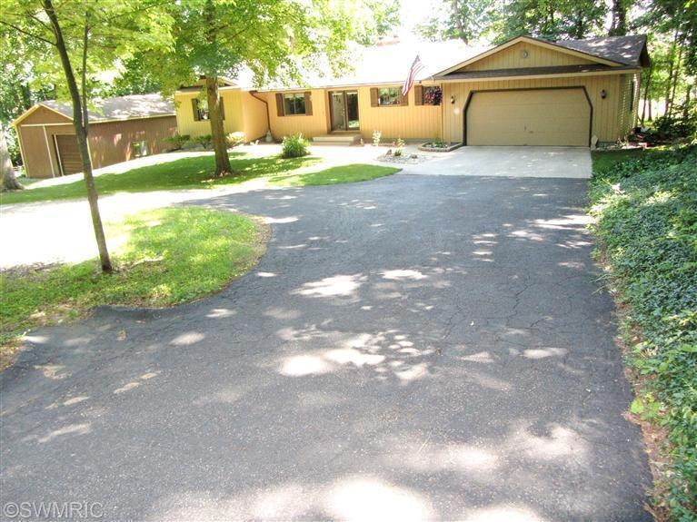 12884 Vergennes St SE, Lowell, MI 49331 - photo 1