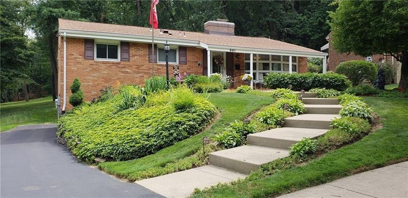 Welcome to 941 Bridgewater Drive.