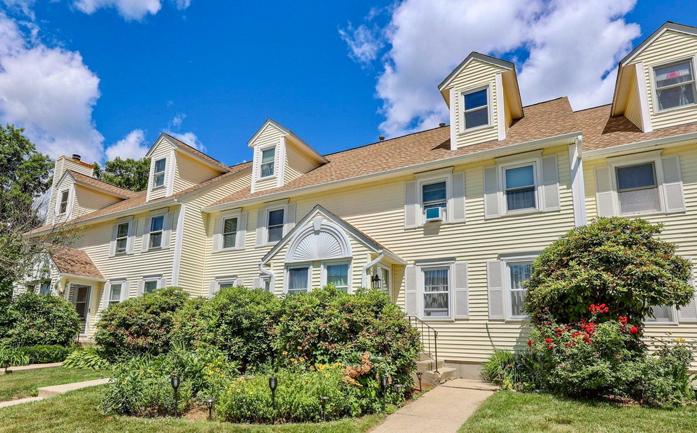 20 Albury Stone Cir unit U213, Nashua, NH 03063 - photo 1