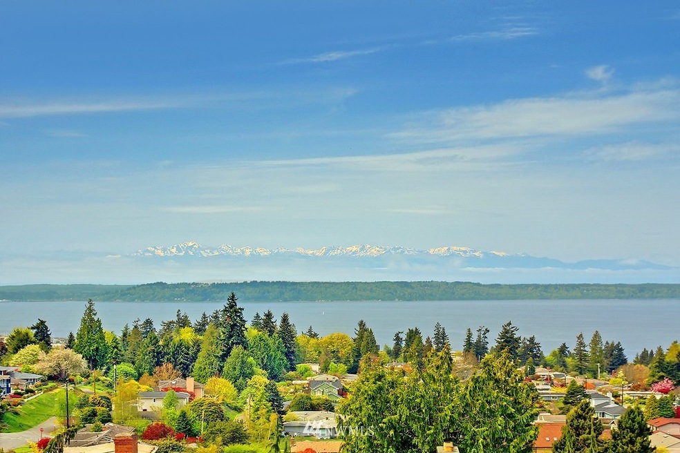 312 Highland Dr, Edmonds, WA 98020 - photo 1