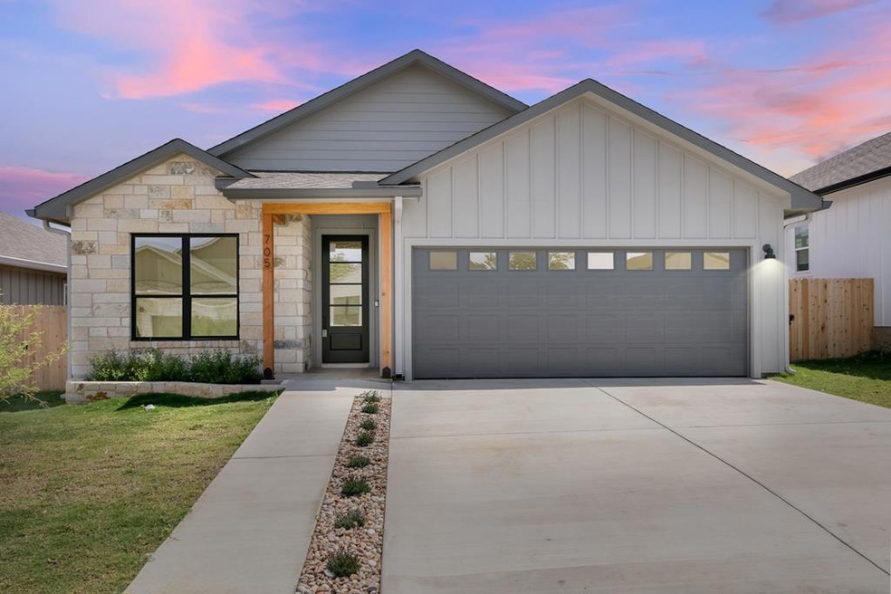 705 Cirrus Ln, Fredericksburg, TX 78624 - photo 1