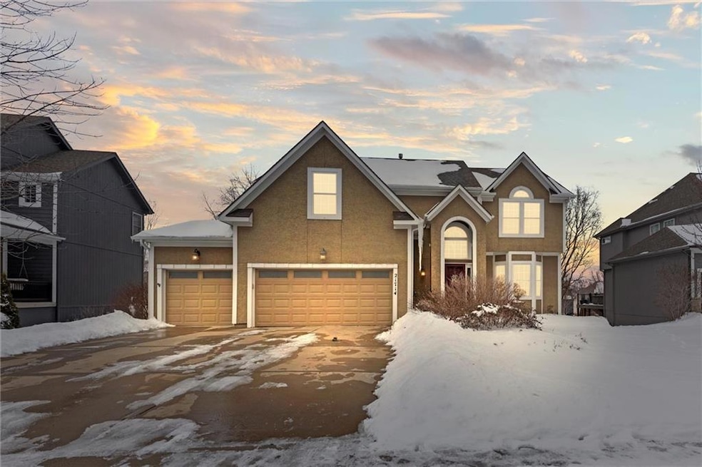 21714 W 96th St, Lenexa, KS 66220 - photo 1