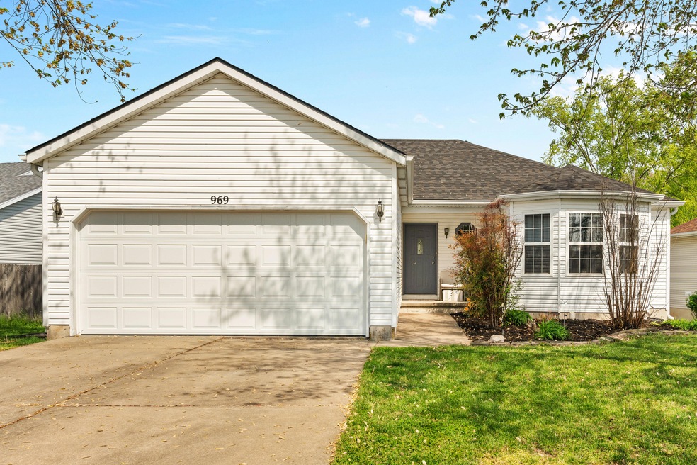 969 Birch St, Nixa, MO 65714 - photo 1