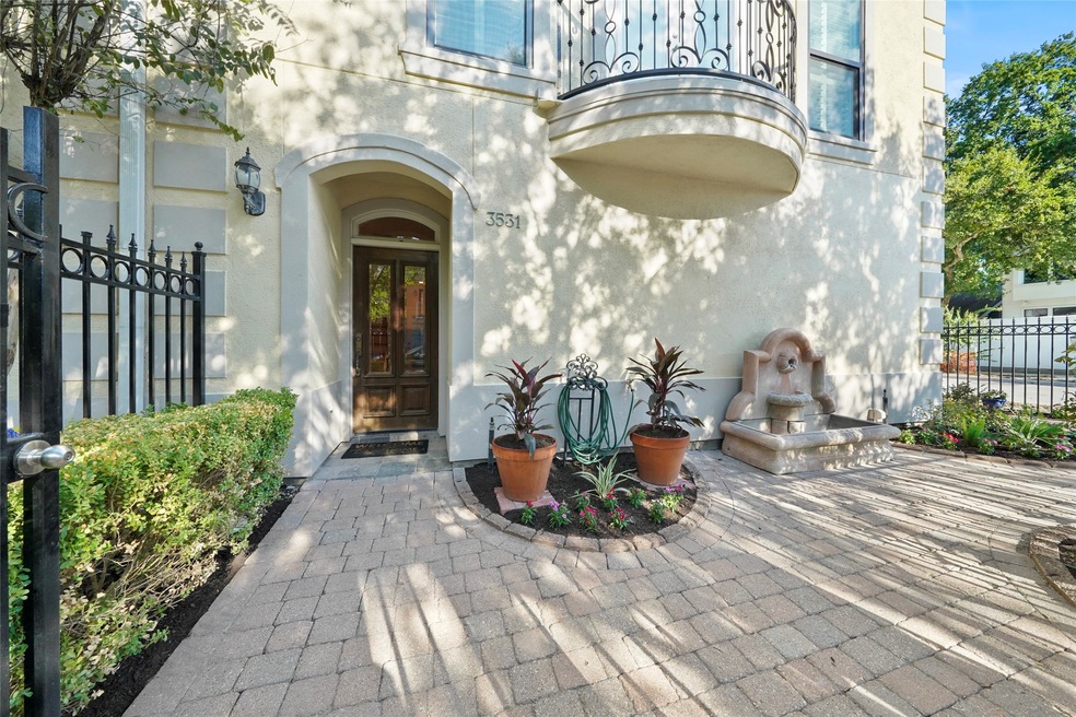 3531 Yupon St, Houston, TX 77006 - photo 1