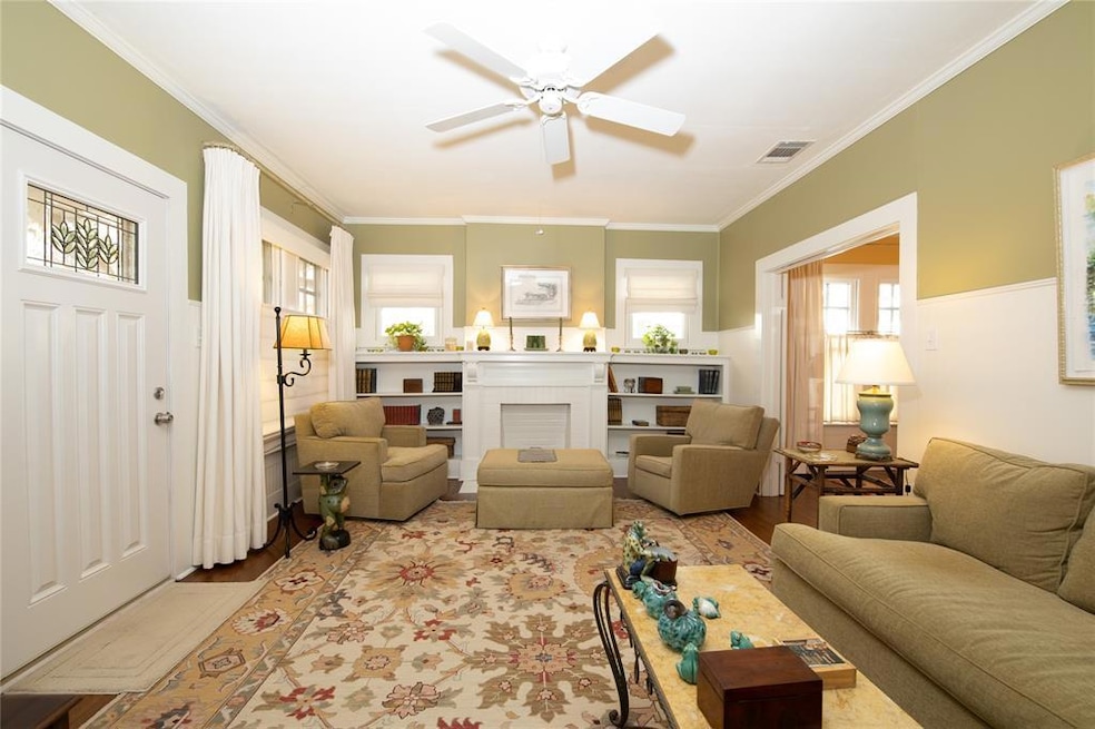 608 N Preston St, Ennis, TX 75119 - photo 1