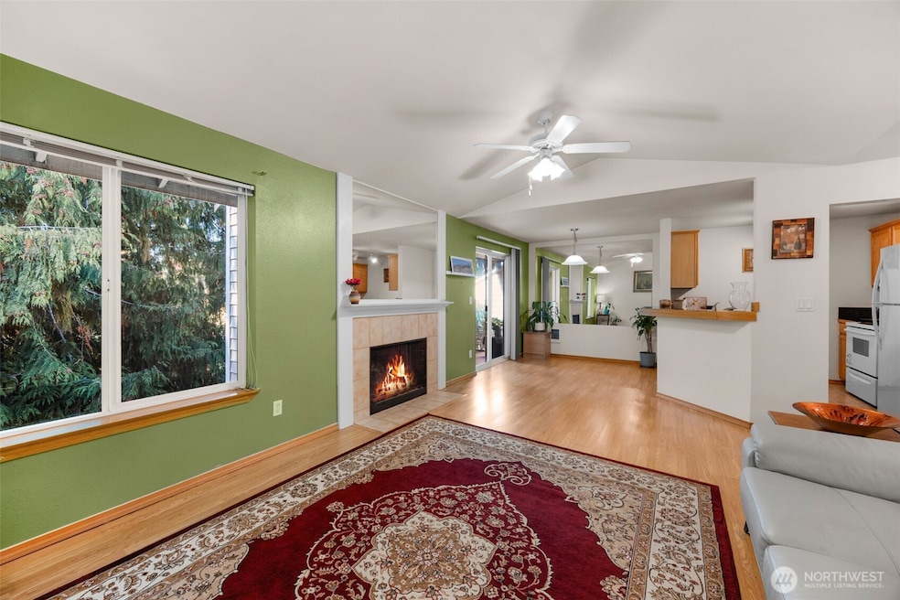 1009 112th St SE unit B305, Everett, WA 98208 - photo 1