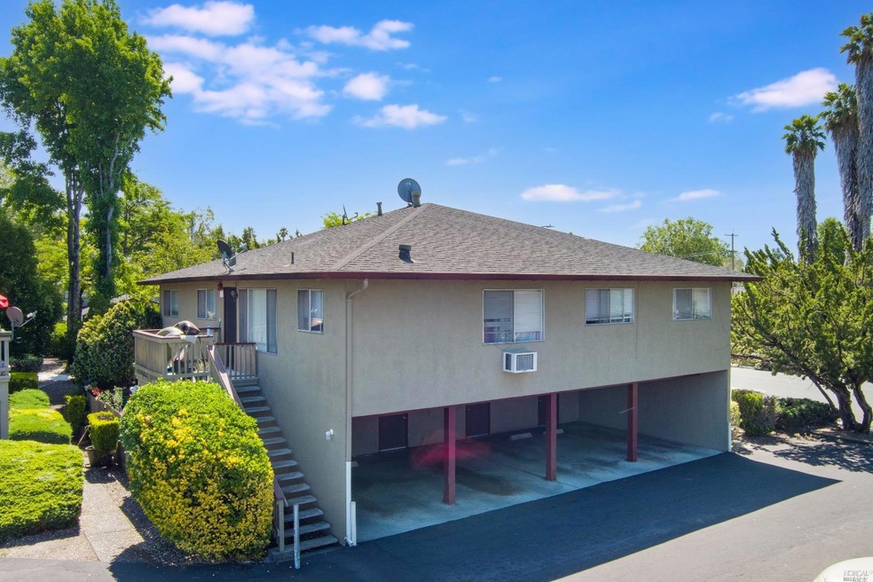 4 Plex, 2 single level units and two, 2 story units.