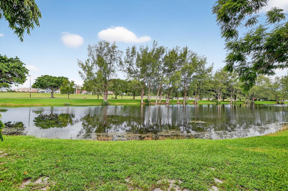 1157 Cambridge G unit 1157, Deerfield Beach, FL 33442 - photo 1