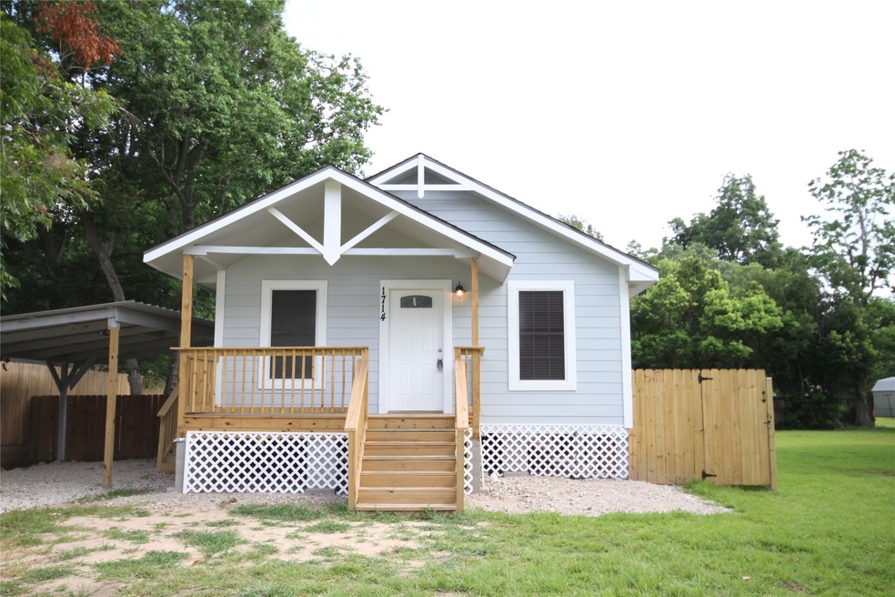 1714 W Lang St, Alvin, TX 77511 - photo 1