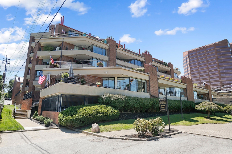 1 Riverside Place unit 208, Covington, KY 41011 - photo 1