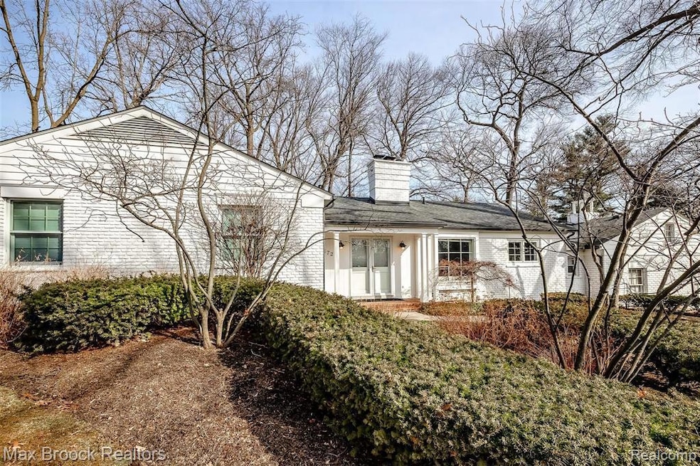 3724 N DARLINGTON