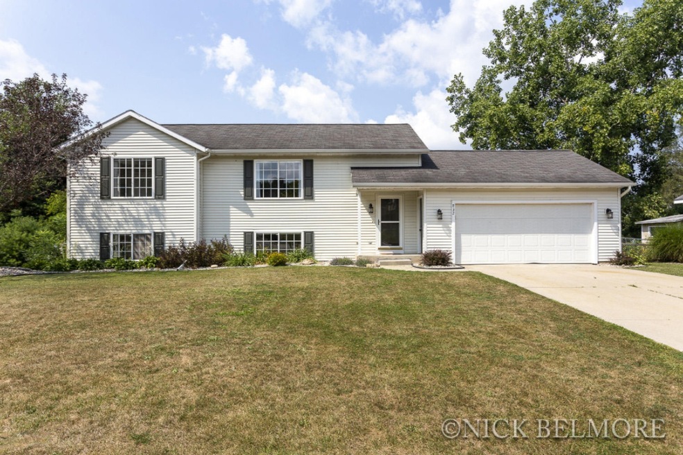 832 Meadow Dr