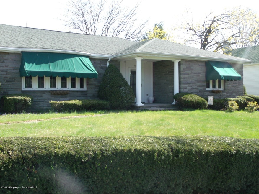 730 W Lackawanna Ave, Blakely, PA 18447 - photo 1