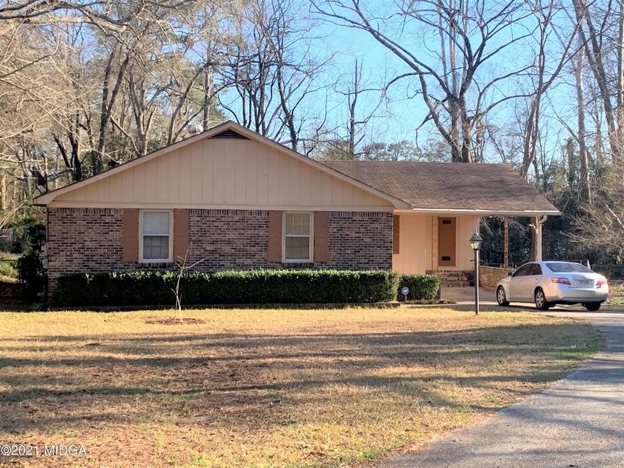 1   681 N Forest Lake Dr.