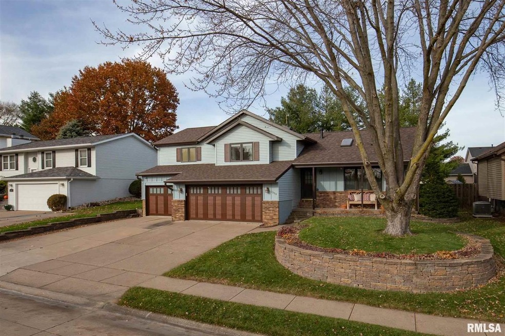 1350 W 49th St, Davenport, IA 52806 - photo 1