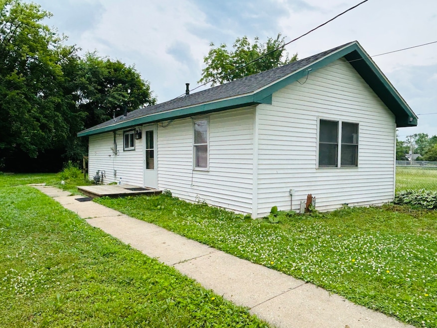 37706 N Nippersink Place, Spring Grove, IL 60081 - photo 1