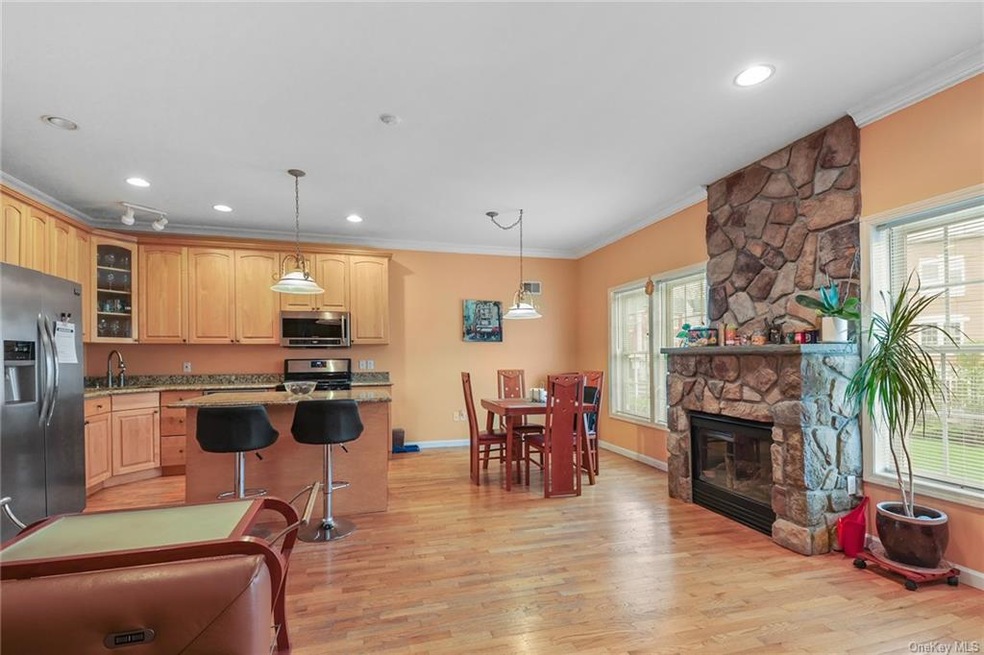 75 Alexander Ct unit H56, Nanuet, NY 10954 - photo 1