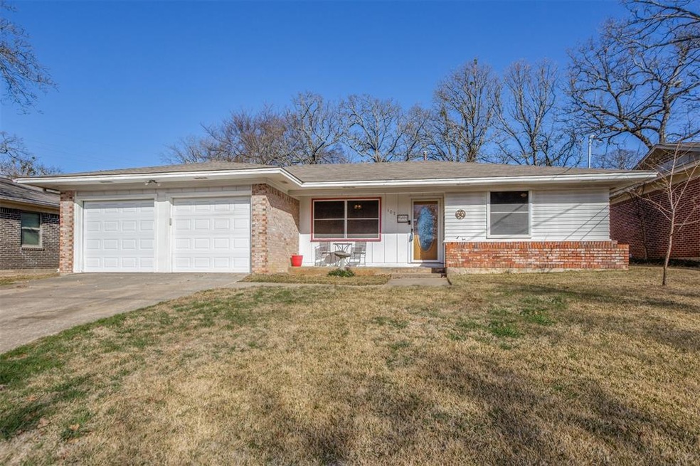 107 E Mark Dr, Denison, TX 75021 - photo 1