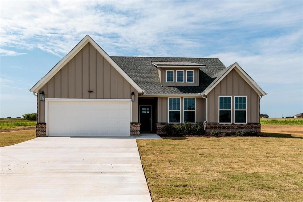 241 Vineyard Ln, Springtown, TX 76082 - photo 1