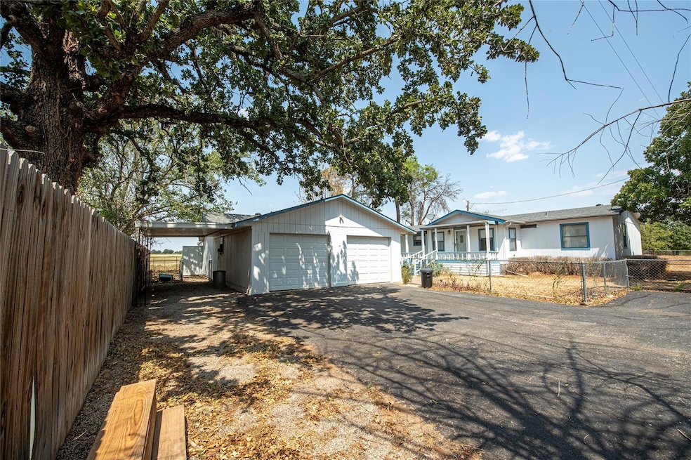 1090 Cougar Rd, Lipan, TX 76462 - photo 1