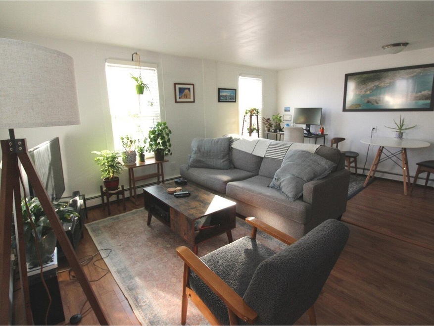 425 Manhattan Dr, Burlington, VT 05401 - photo 1