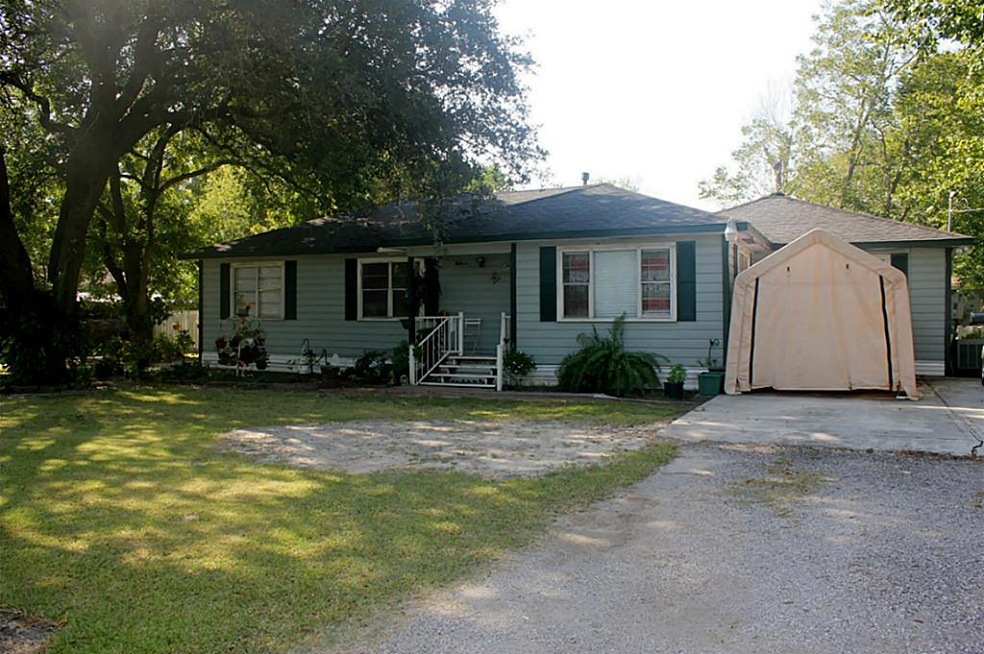 5918 Cottonwood St, Pearland, TX 77584 - photo 1