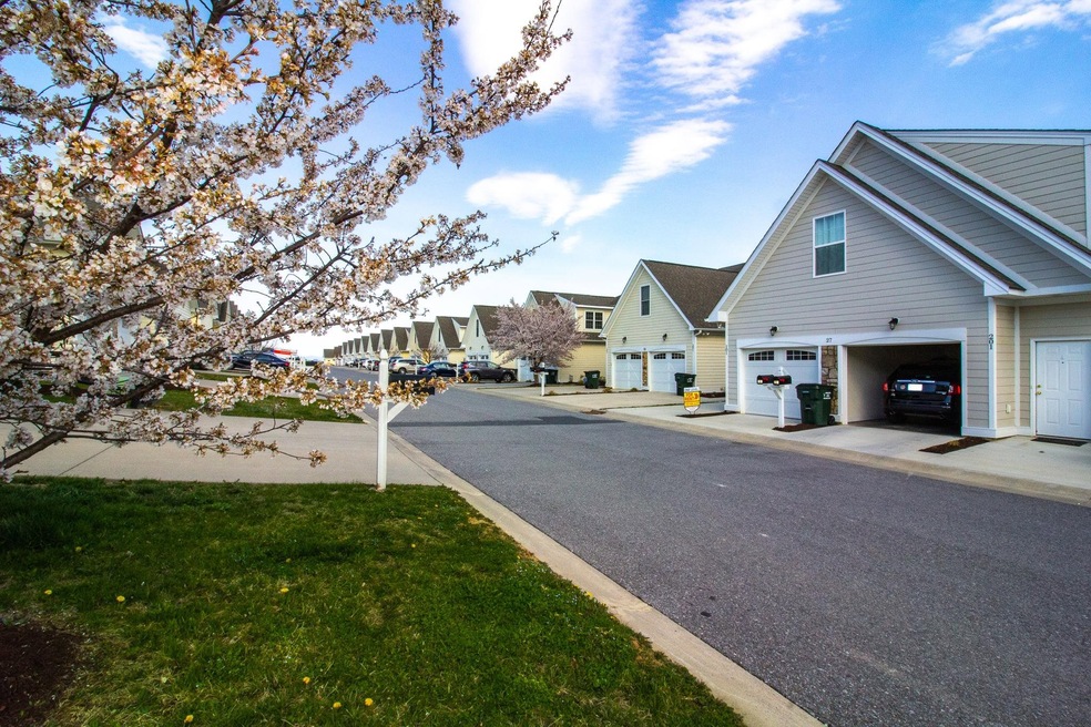 72 Windgate Cir unit 204, Fishersville, VA 22939 - photo 1