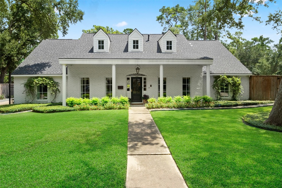 102 Plantation Rd, Houston, TX 77024 - photo 1