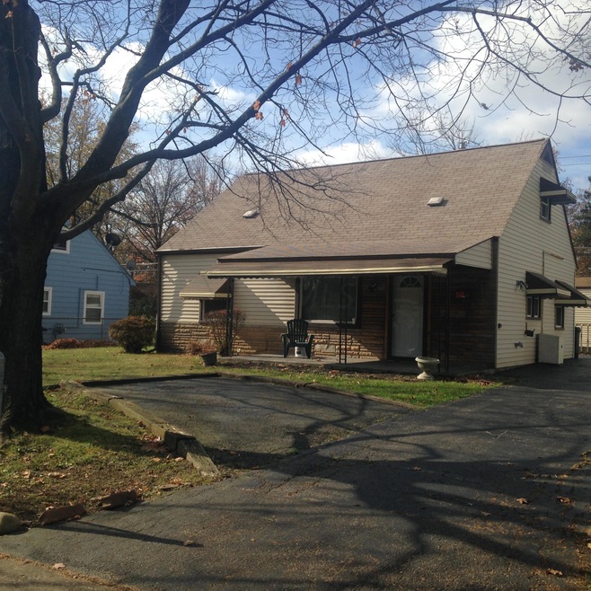 989 Exeter Rd, Columbus, OH 43213 - photo 1