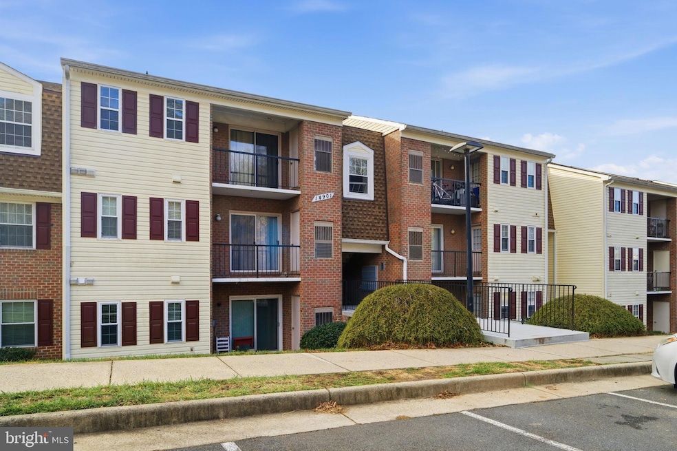 14901 Rydell Rd unit 303, Centreville, VA 20121 - photo 1