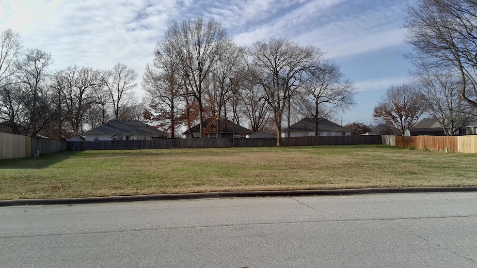 2721 S Timbercreek Ave, Springfield, MO 65807 - photo 1